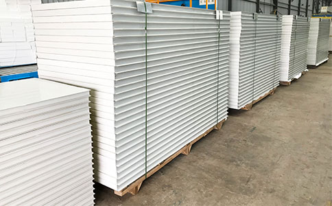 使用聚氨酯PU封邊巖棉夾芯板時(shí)，我們應(yīng)該注意哪些方面？